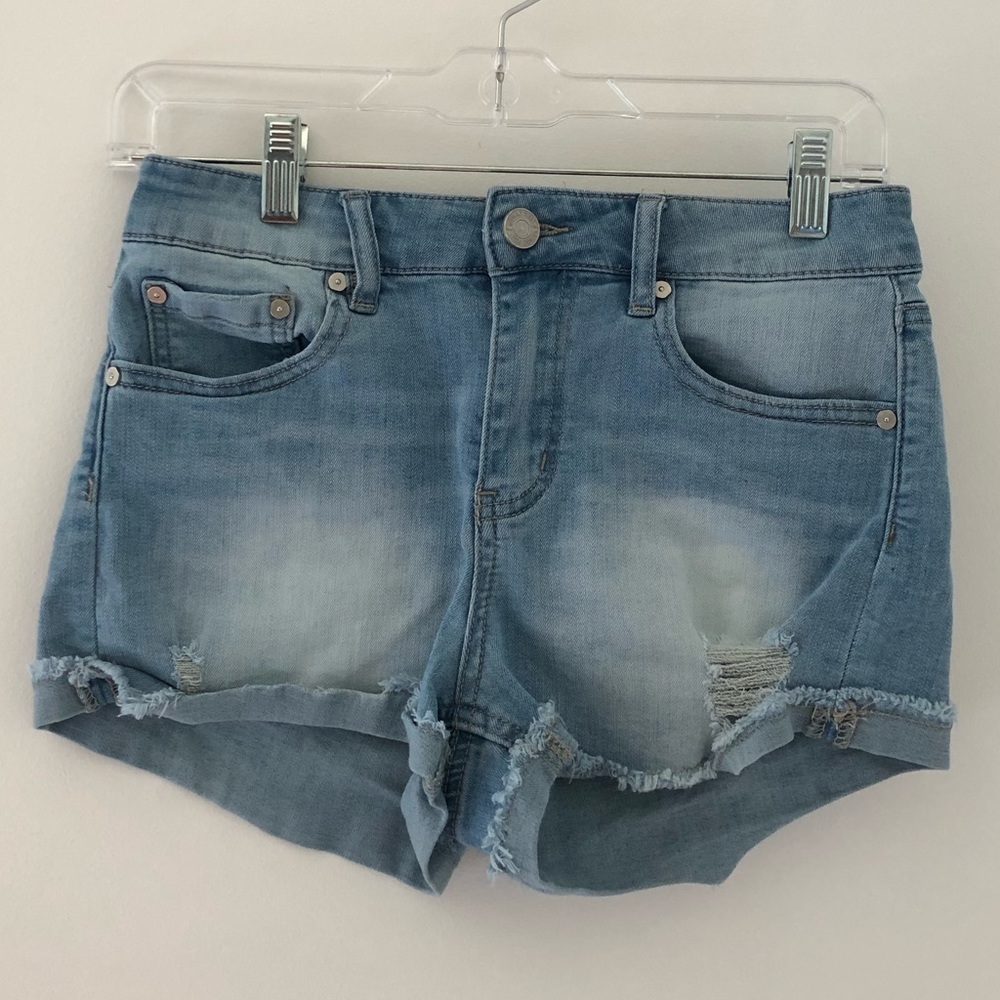 Size 0 light wash jean shorts